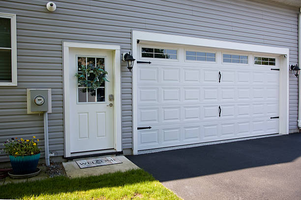24/7 Emergency Garage Door Panel Replacement experts in Perry, LA